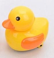 Игрушка на батарейках Утка с яицами Duck Lay Egg 307589 / цвет желтый					